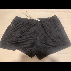 Vuori Leopard Print Short Sz L